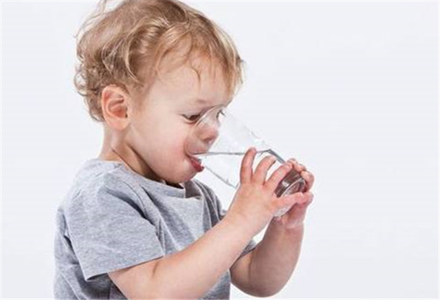 父母如何对婴幼儿的饮水进行理性选择